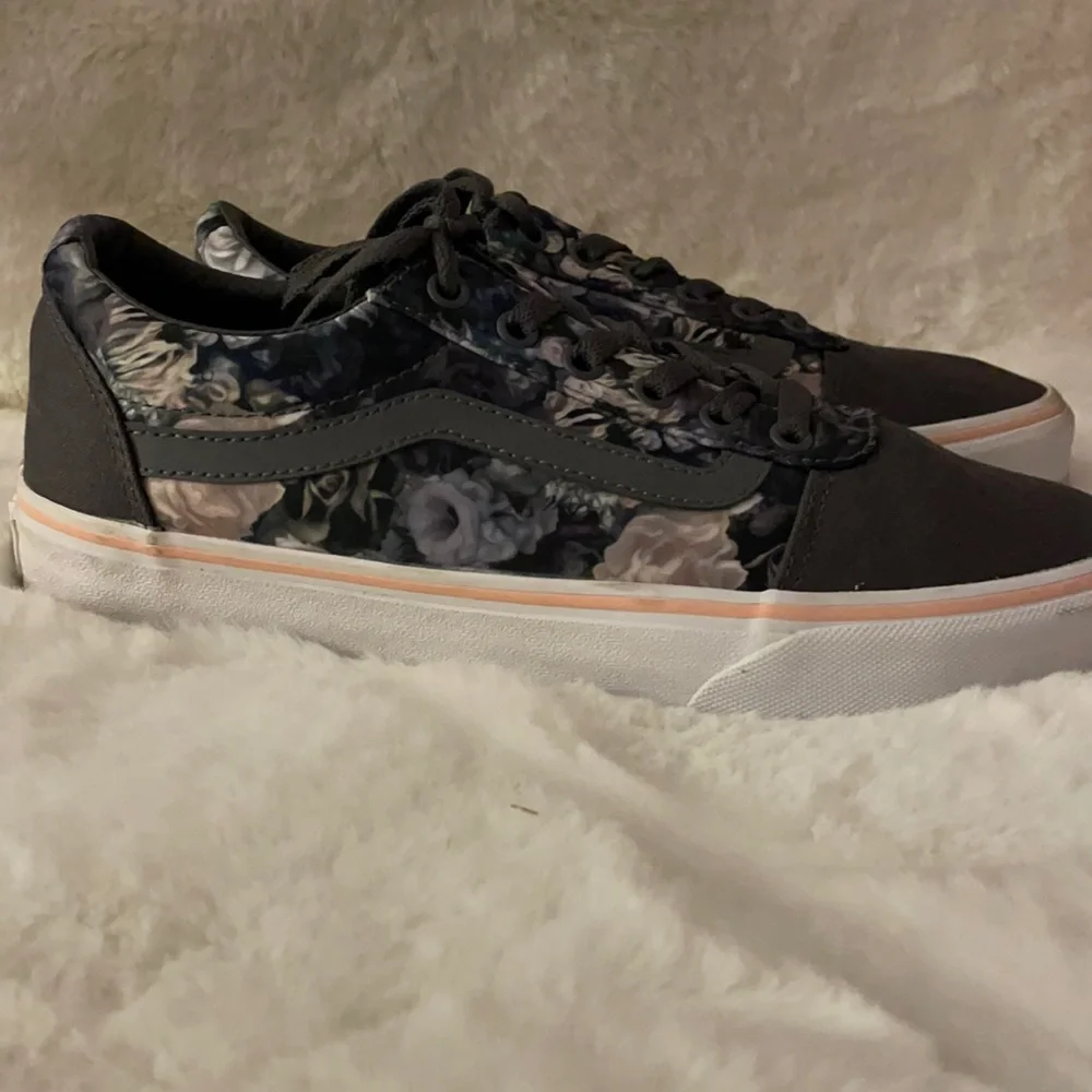Vans Grey Floral Unisex Sneaker in 9M - Picture 2 of 12